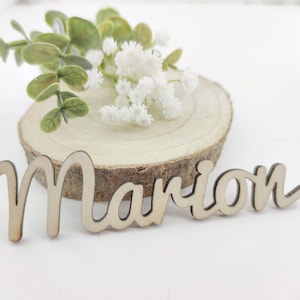 Namens-Tischkarte aus Holz geschnitten – Modell Luana – Hochzeit, Taufe oder Geburtstag – personalisierte Tischdekoration