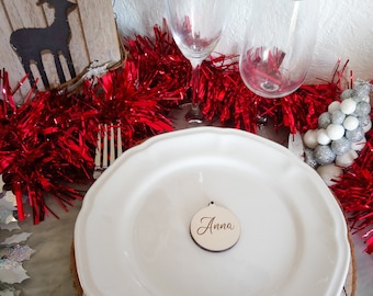 Wooden place card with engraved first name - The little Christmas ball - Table decoration