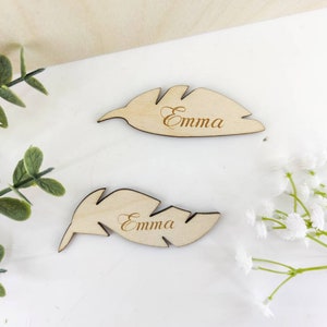 Wooden feather place marker with engraved first name - Wedding, Baptism, or Birthday - Table decoration