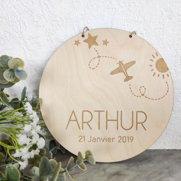 Plaque de naissance personnalisée avec petit avion - Décoration murale en bois à suspendre - Chambre de bébé garçon