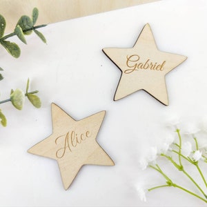 Wooden star place card with engraved first name - Wedding, Baptism, or Birthday - Table decoration