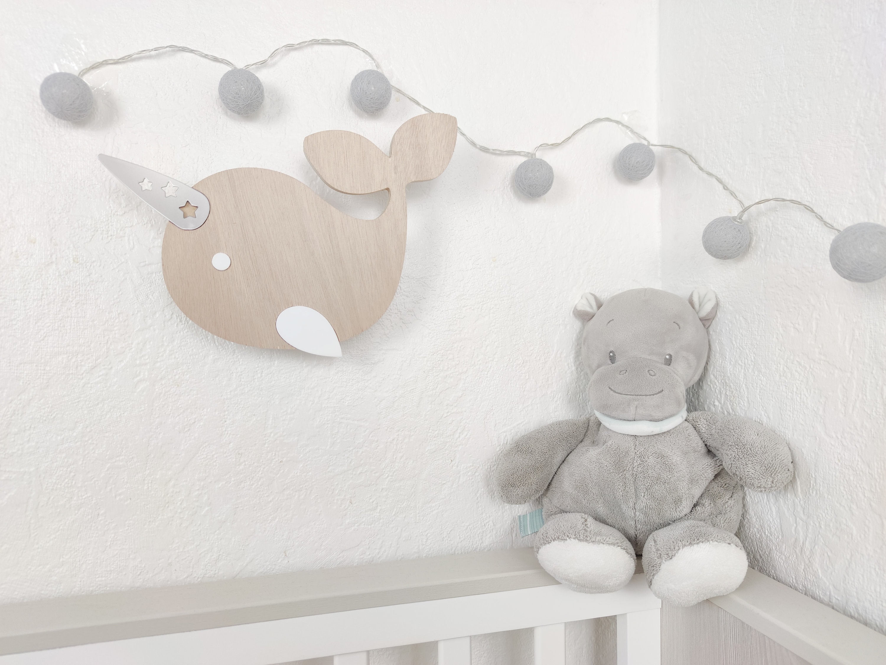 Veilleuse Narval en Bois - Décoration Murale Chambre Bébé et Enfant Cadeau de Naissance Personnalisé