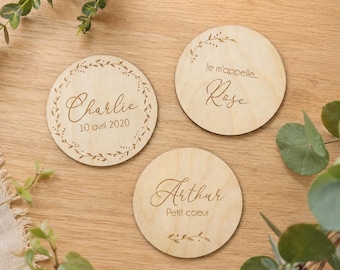 Personalized wooden birth announcement card - Welcome baby - Round name - Keepsake photo prop