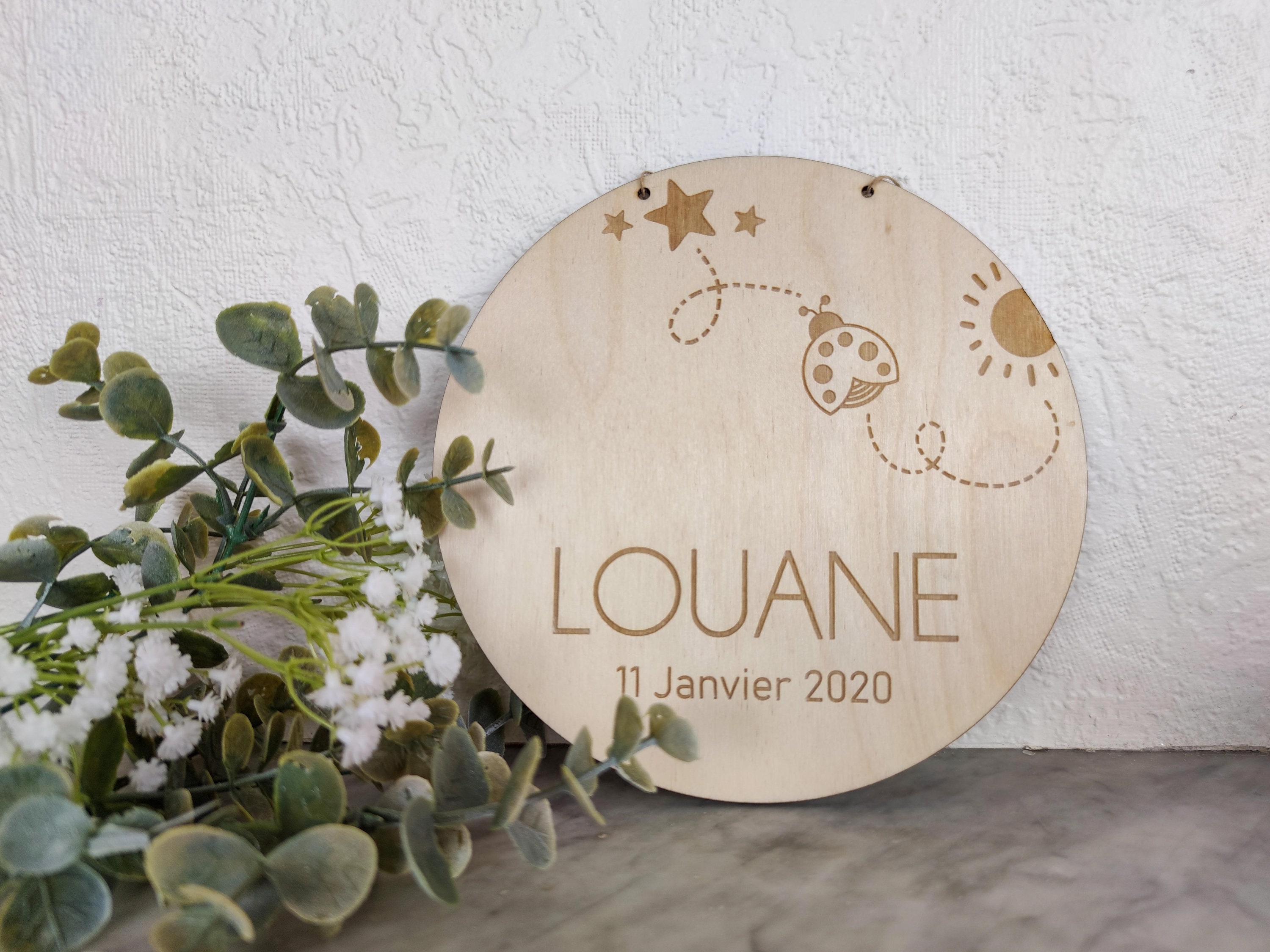 Plaque de Naissance Personnalisée avec Coccinelle - Décoration Murale en Bois à Suspendre Chambre Bé