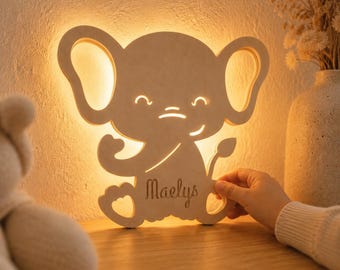 Personalized wooden elephant night light – LED baby lamp – Jungle room decoration