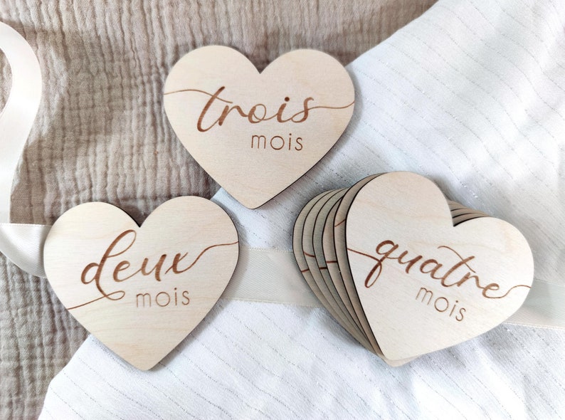 Cartes étapes bébé coeur, cartes étapes bois, première année bébé, bienvenue bébé, cadeau naissance personnalisé, cadeau future maman image 1