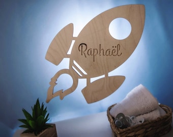 Personalized wooden rocket night light – Children’s LED wall lamp – Space theme decoration