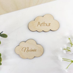 Holzwolken-Ortsmarke mit eingraviertem Vornamen - Hochzeit, Taufe oder Geburtstag - Tischdekoration