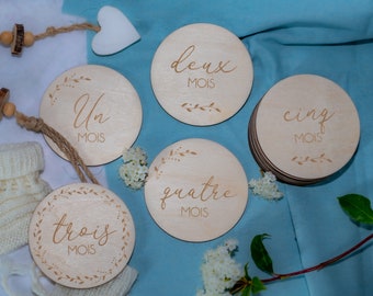 Cartes étapes bébé rondes en bois - Collection nature -  Cadeau de naissance personnalisé pour future maman