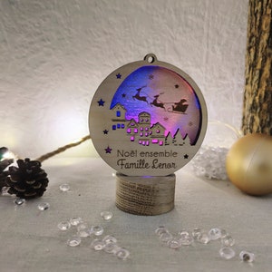 Bola de Navidad luminosa de madera personalizada - modelo Village