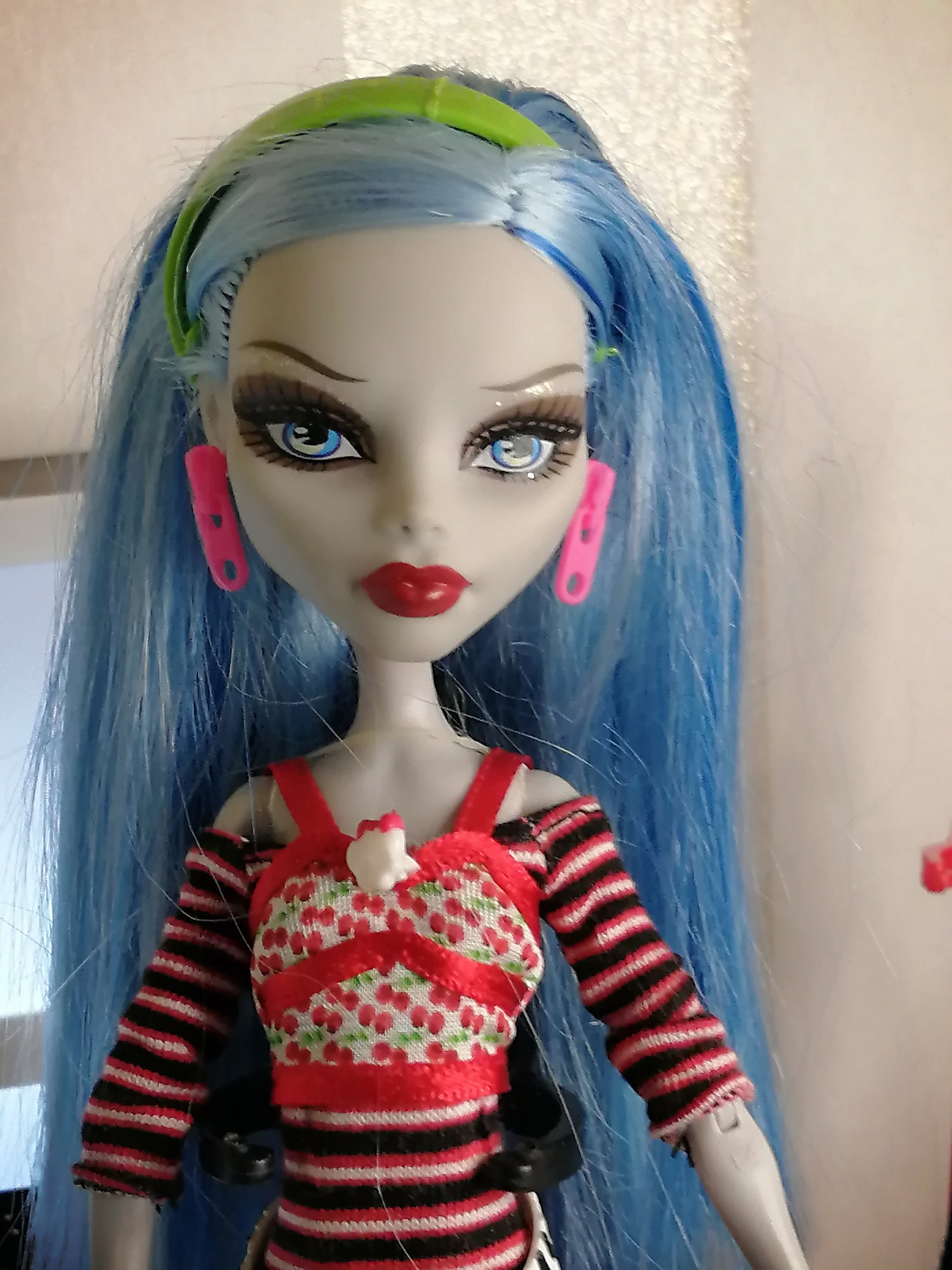 monster high doll Ghoulia Yelps Wave 1- 2010