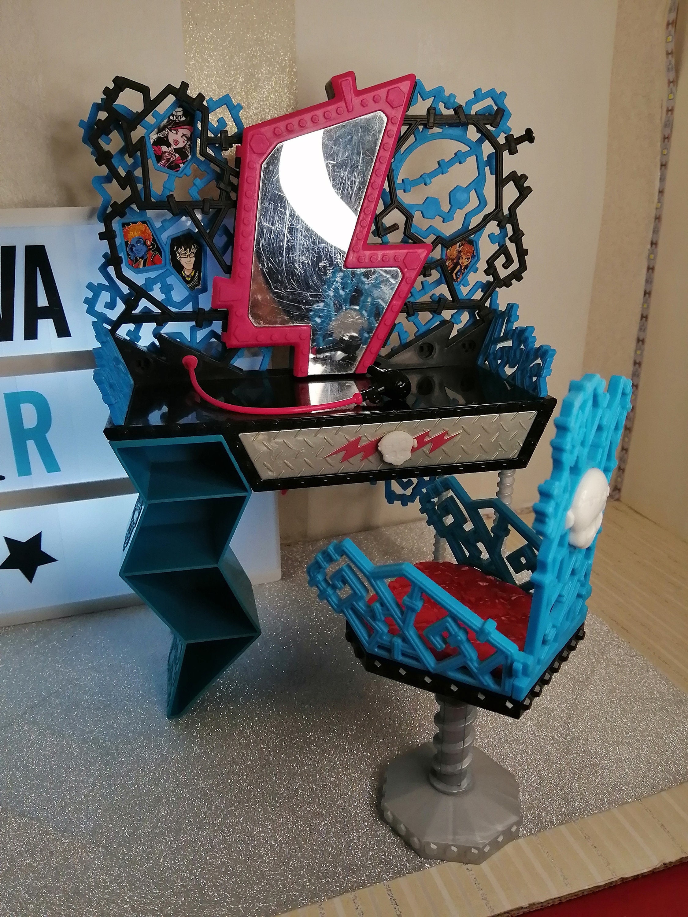monster high doll fourniture/meuble FRANKIE STEIN VANITY - année 2012