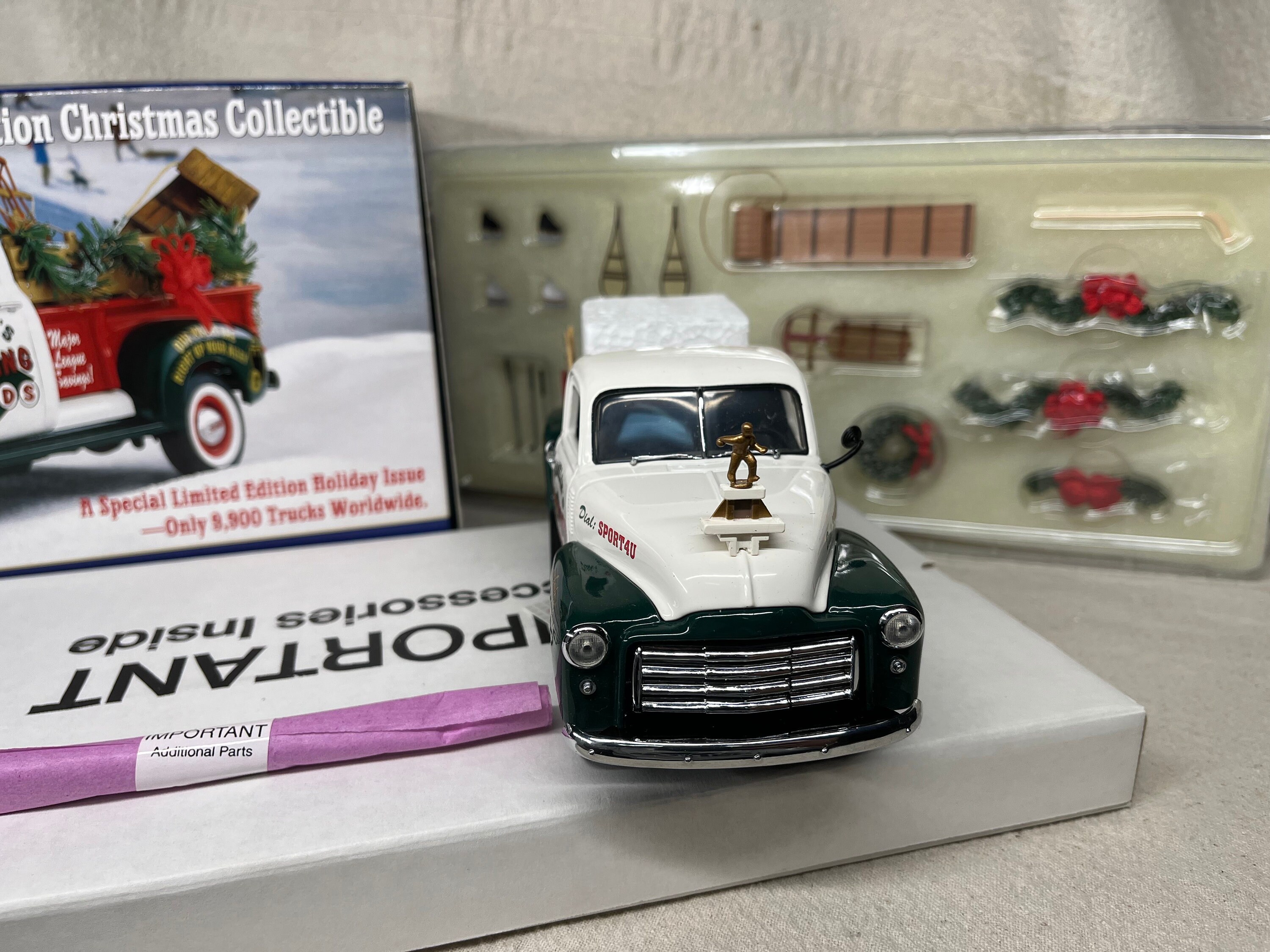 1:24 Scale 2000 Franklin Mint Precision Model Christmas