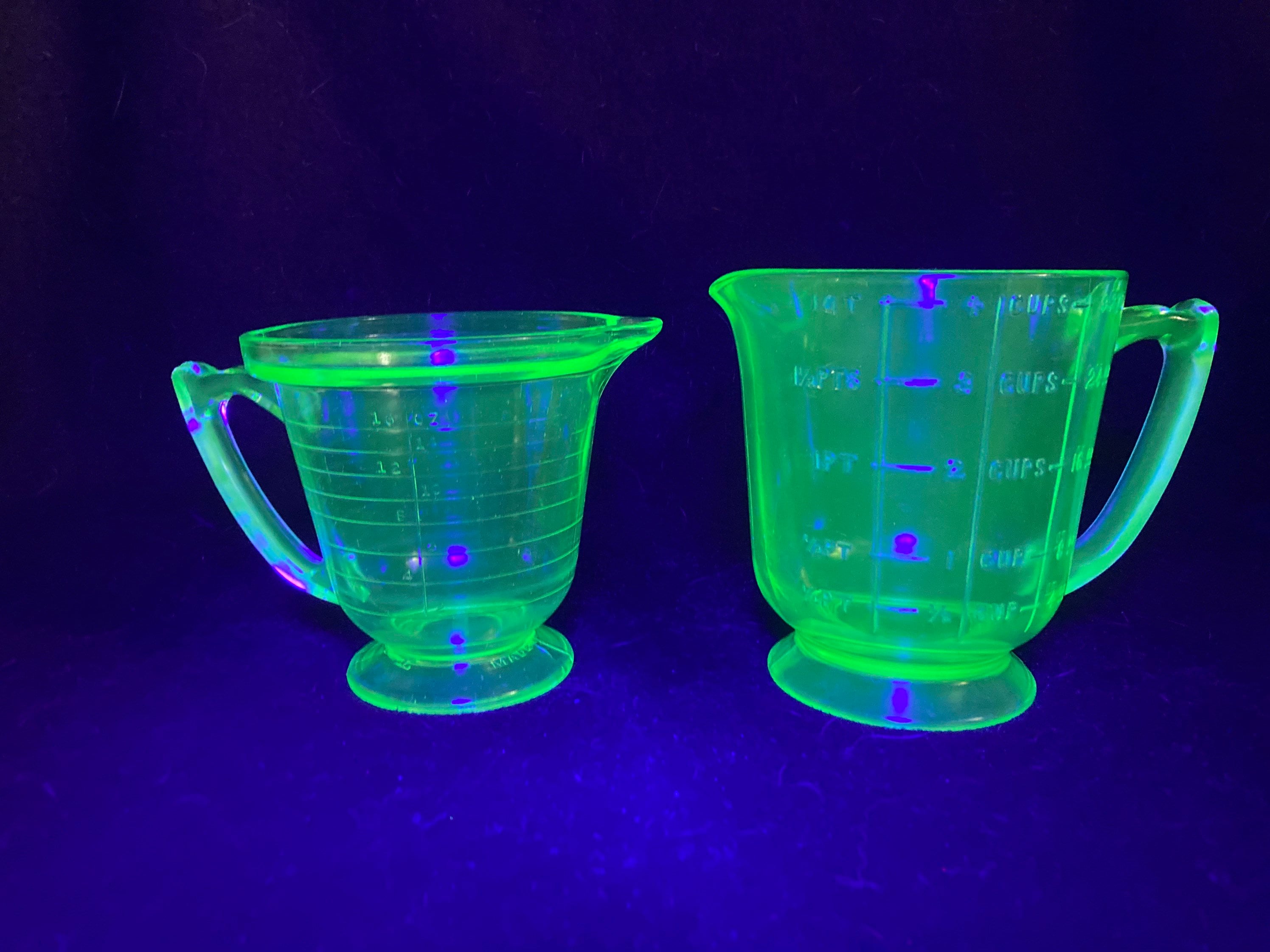 Hazel Atlas Uranium Glass 2 Cup Footed Mixing Bowl Handle & Pour