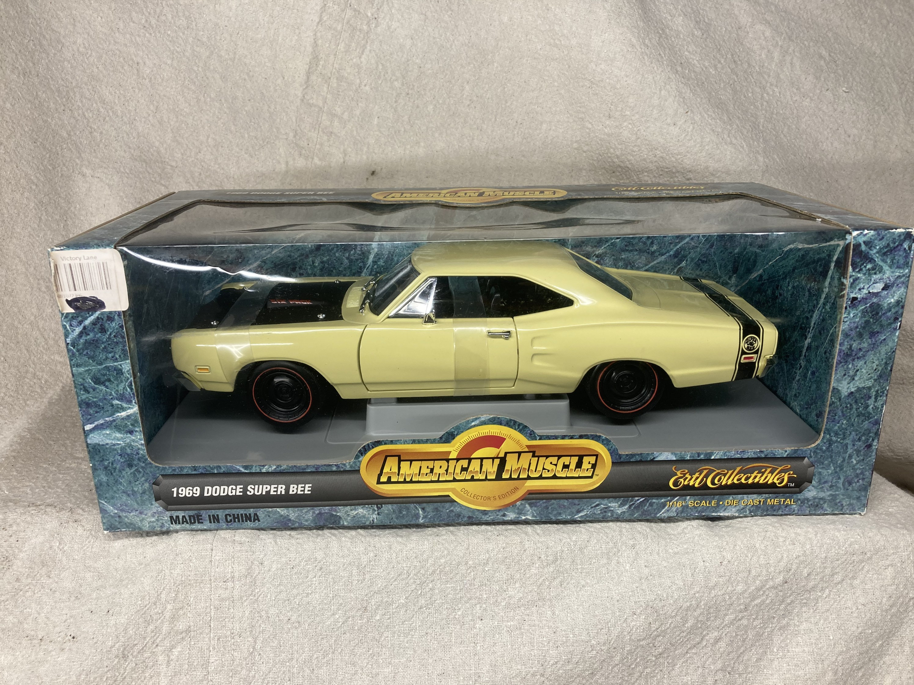 Ertl 1:18 Scale 1969 Dodge Super Bee | American Muscle | Die Ertl 1:18 Scale 1969 Dodge Super Bee | American Muscle | Die