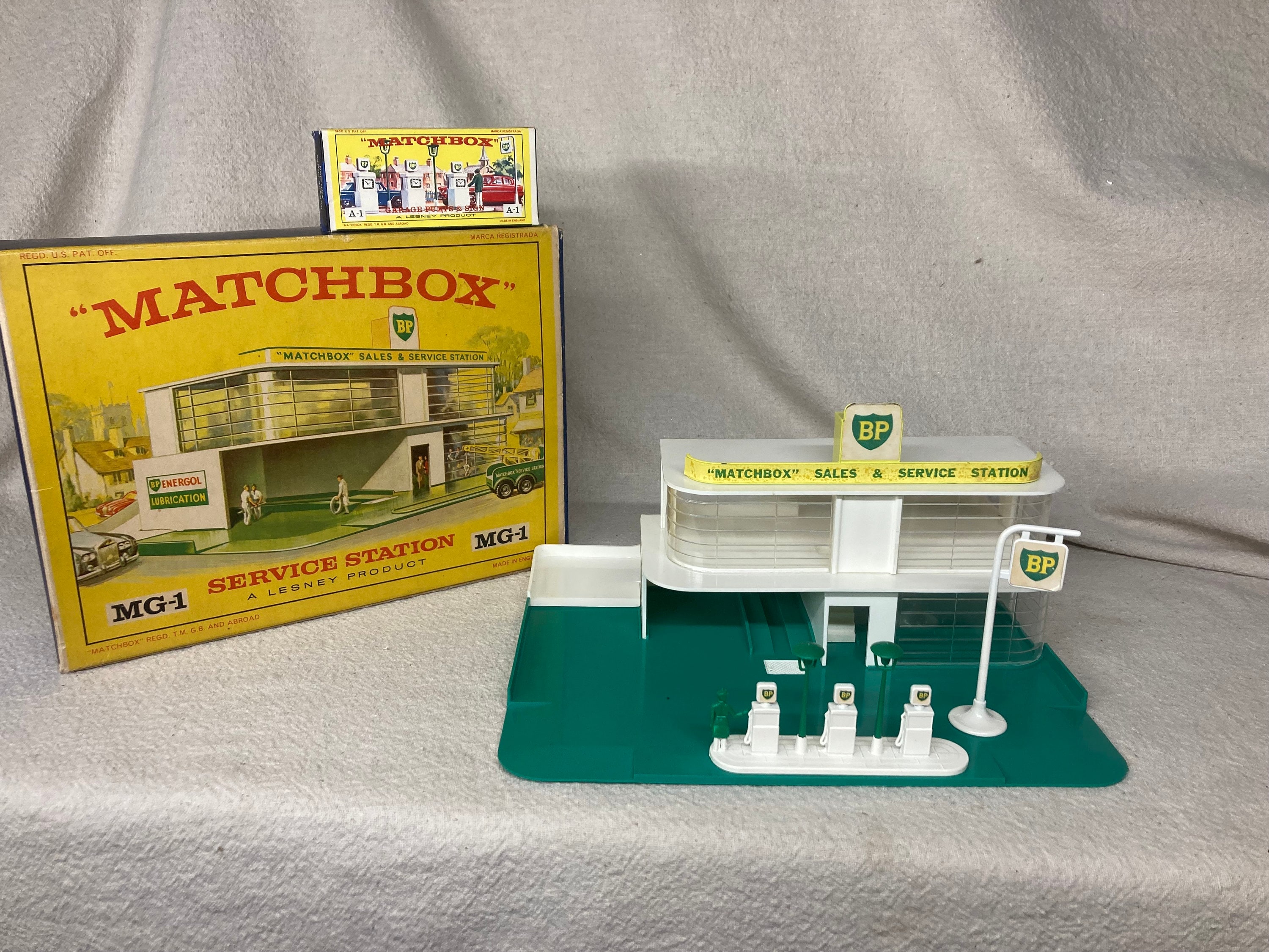 【返品交換不可】 BP MG-1 Matchbox 1963 Vintage Service Matchbox With Station ミニカー