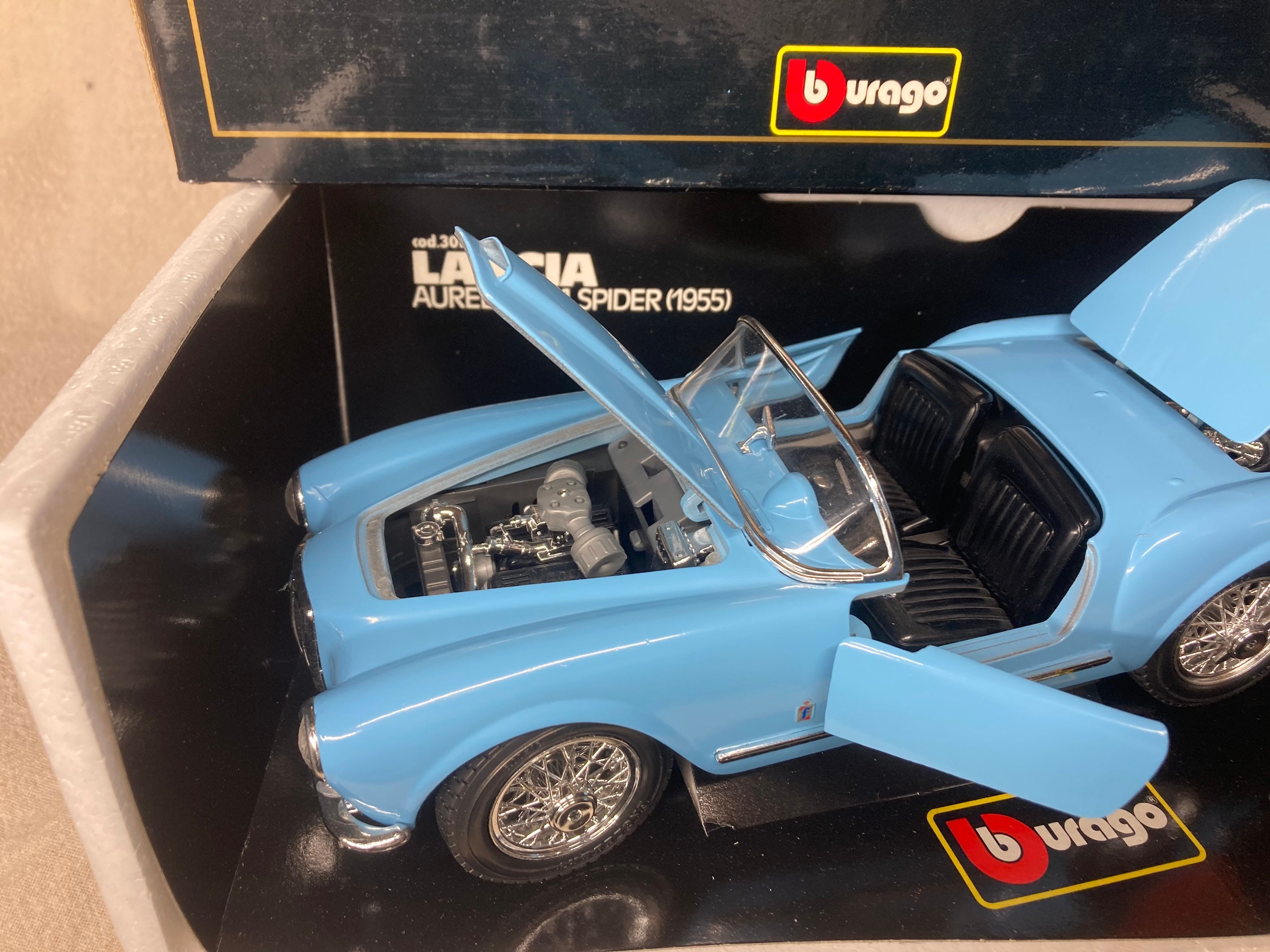 Bburago Burago 1/18 Lancia Aurelia B24 Spider 1955 CODE 3010