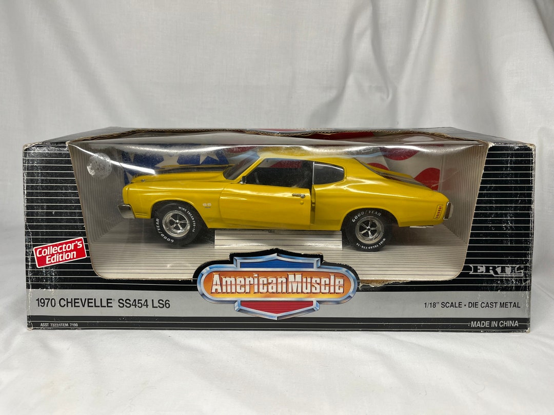 Ertl 1/18 Scale Diecast 32758 - 1970 Chevrolet Chevelle SS - Burgundy