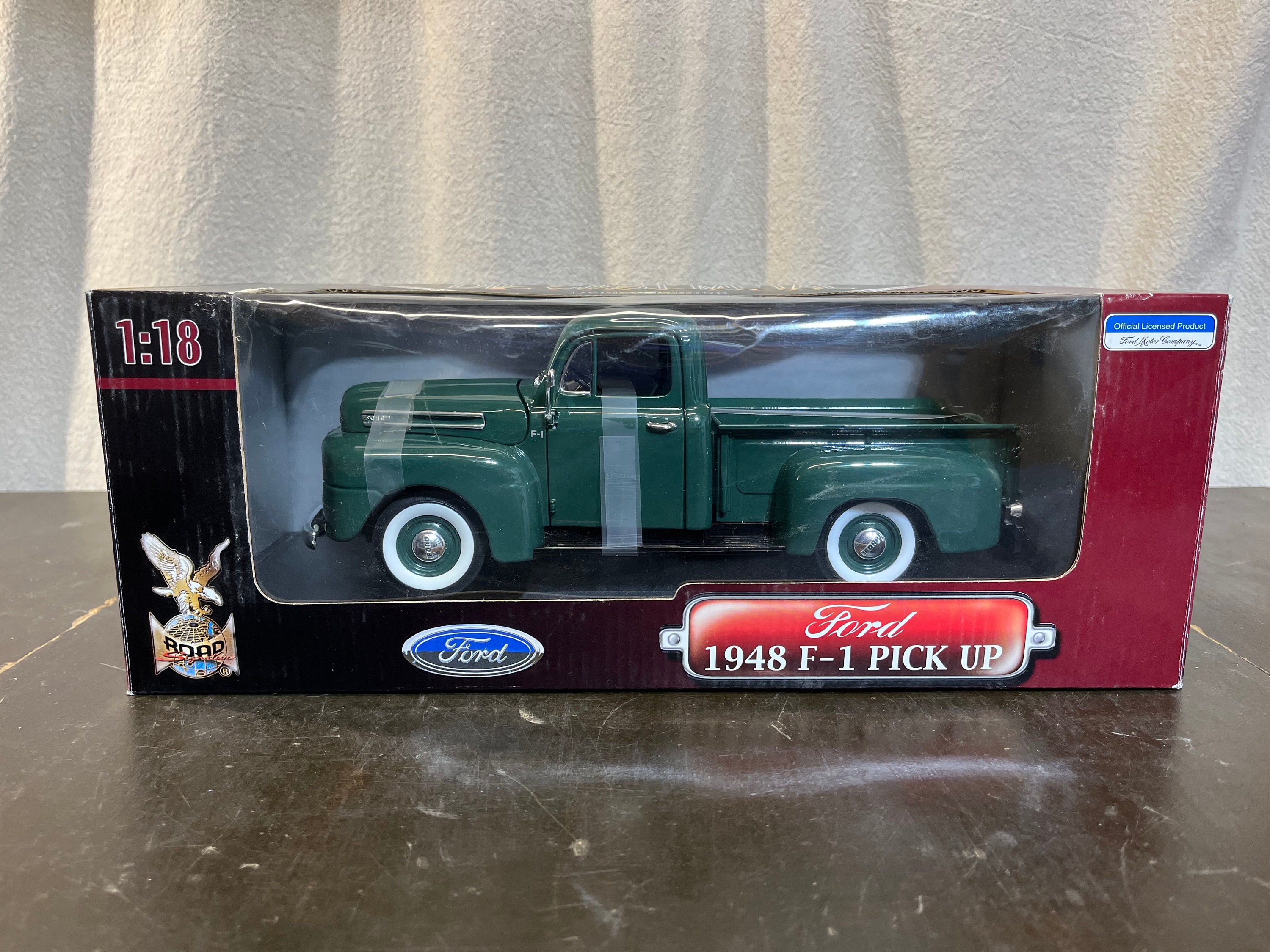 RoadLegends 1948 FORD Ｆ-１　1/18　ミニカー 1948 Ford F-1 Pickup Truck with Flatbed (Blue) 1/18 Diecast