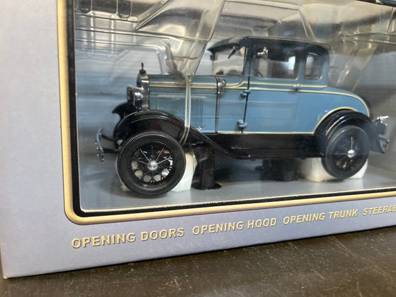 ★ 31 FORD MODEL A ★ 31 フォード モデルA ★ 1/18 Motor City Classics 1:18 Scale 1931 Ford Model A Coupe | Die