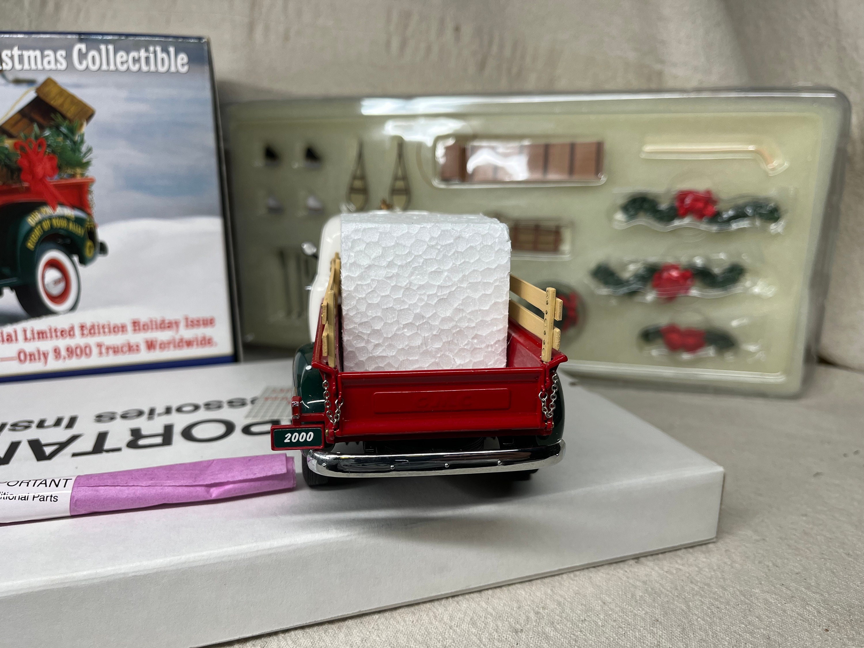 Franklin Mint 1950 GMC Christmas Truck | 1:24 Scale Diecast Model