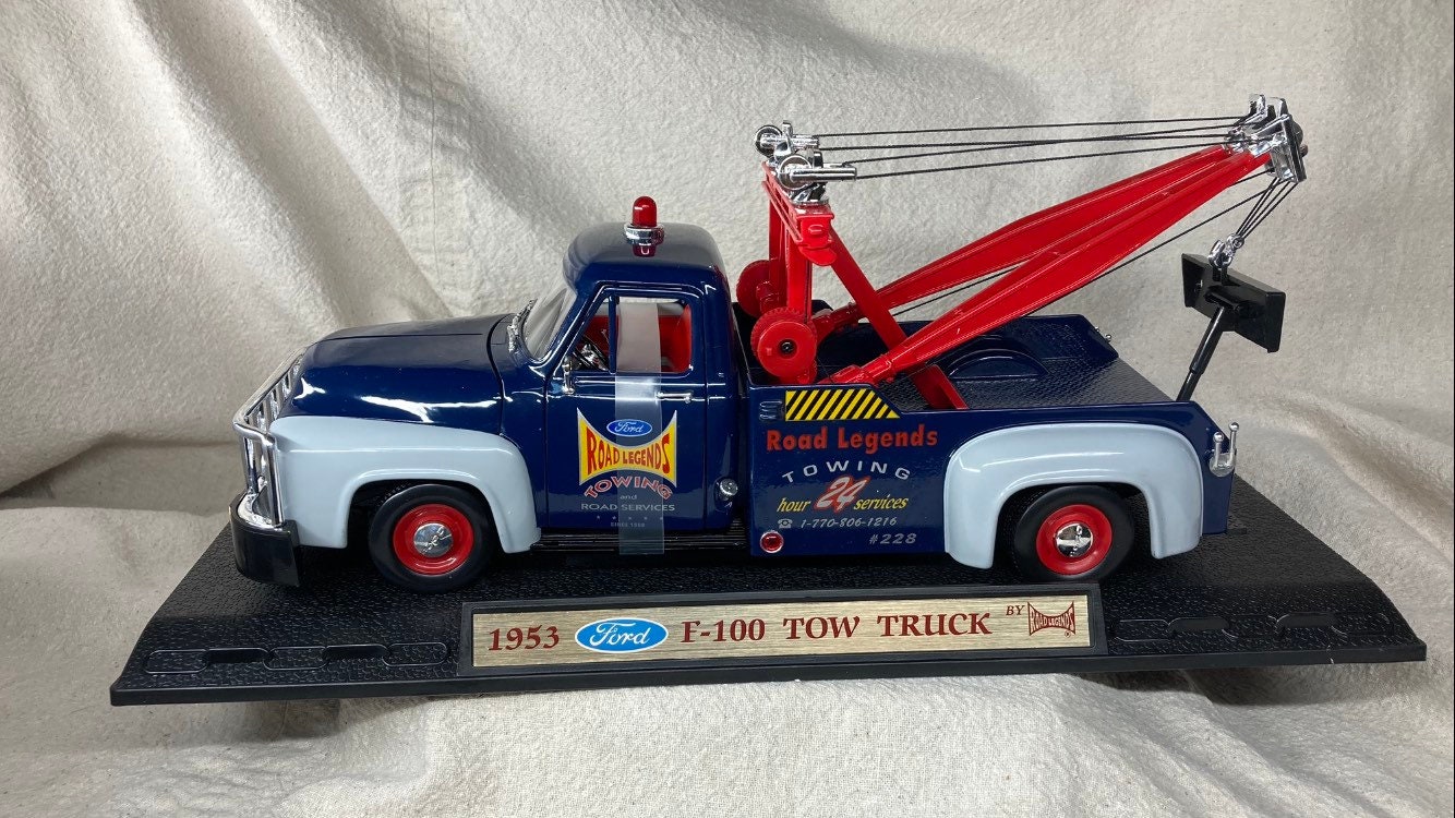 Road Legends 1:18 Scale Deluxe Edition 1953 Ford F100 Wrecker