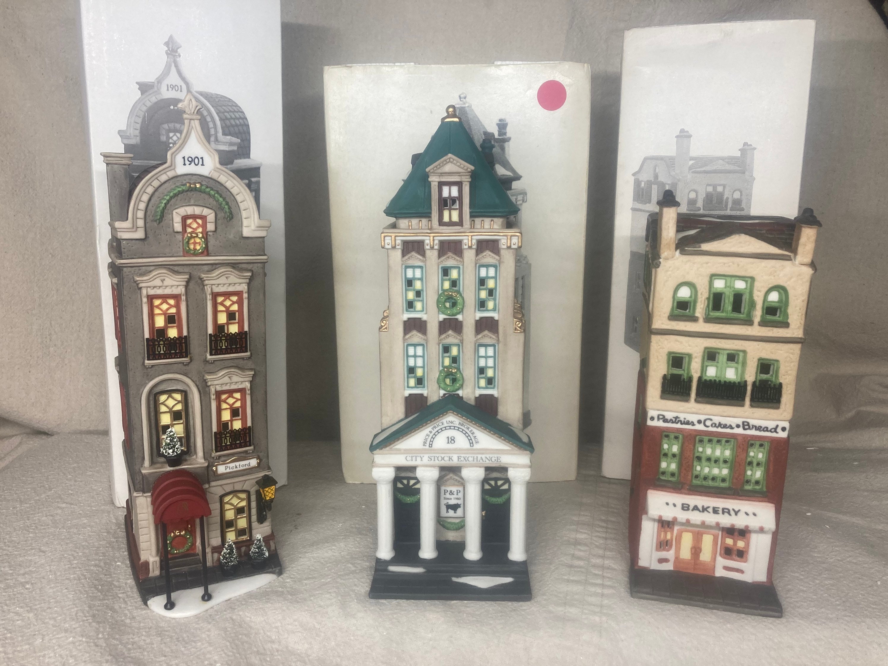 Department 56 Christmas in the City Series Pickford Place Brokerage House  Bakery Hand-painted Porcelain 