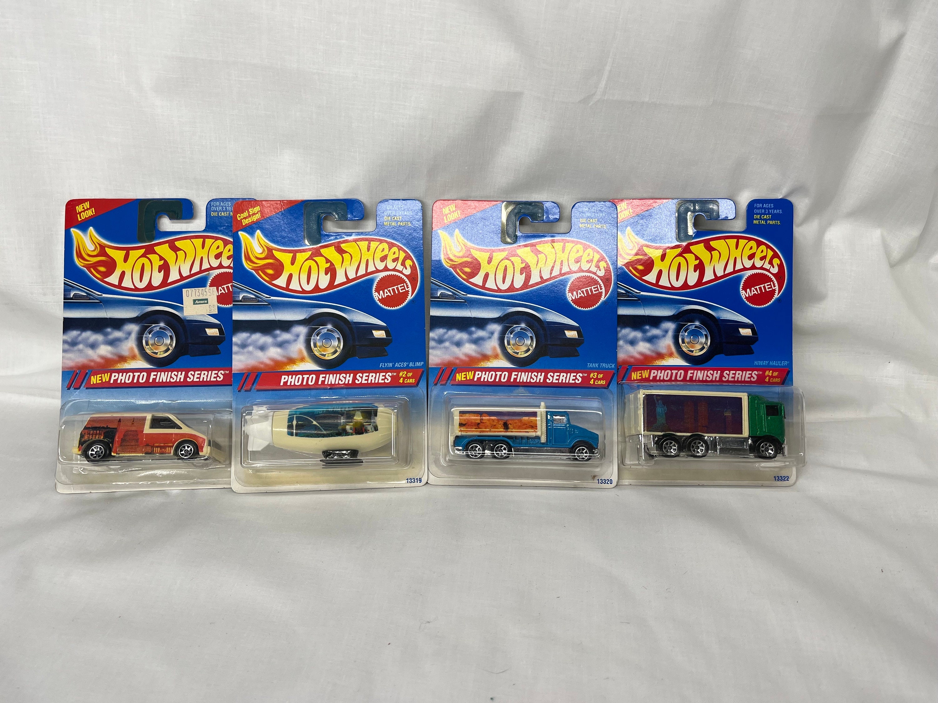 Hot Wheels Blimp ホットウィール　ブリンプ　ダイキャスト Hot Wheels Blimp ホットウィール ブリンプ ダイキャスト Amazon.com