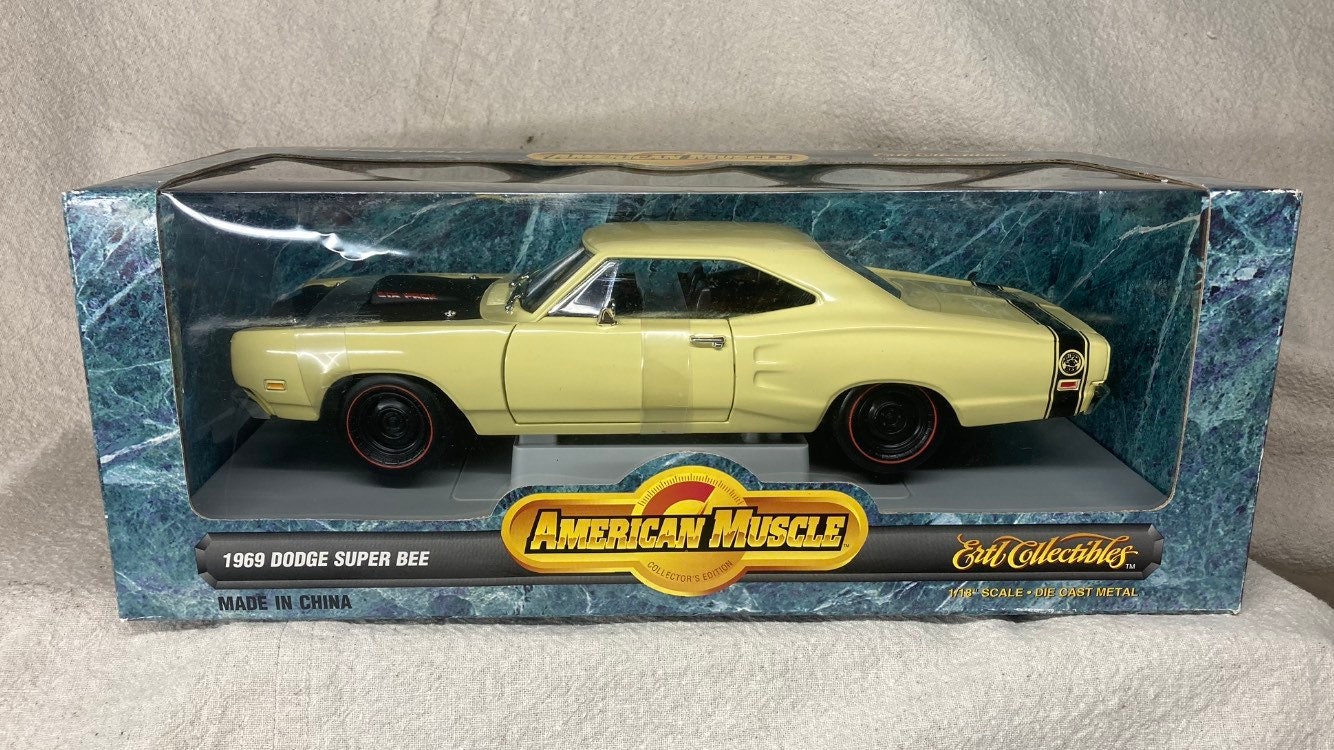 1/18 Ertl Collectibles American Muscle 1969 Dodge SUPER BEE