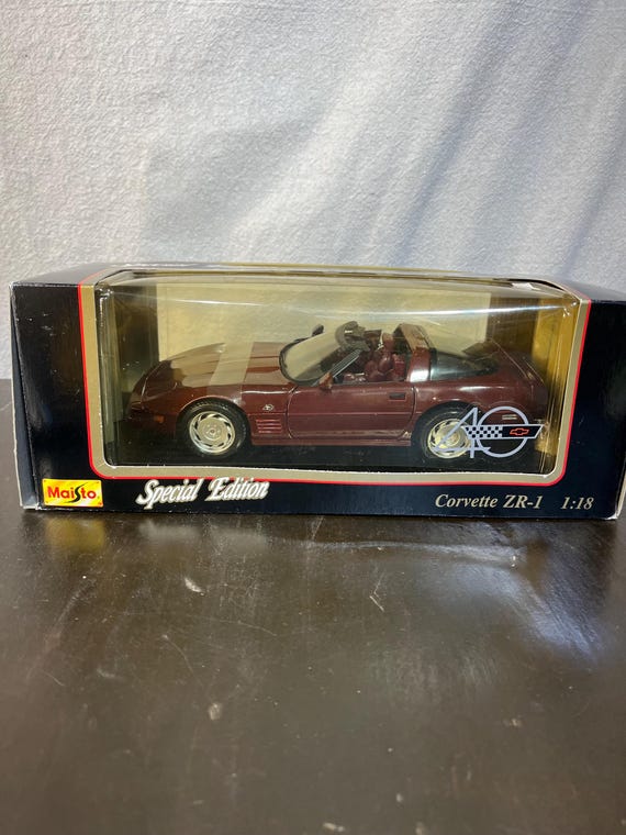 マイスト シボレー・コルベット　ZR-1　1992  レッド 1/18 Maisto 1992 Chevrolet Corvette ZR-1 1:18 Diecast Car for
