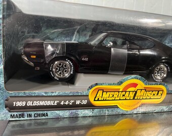 1/18 ERTL 1969 OLDSMOBILE 4-4-2 W30 アメ車 1:18 Ertl Oldsmobile '69 4-4-2 W-30 gold or silver MIB | eBay