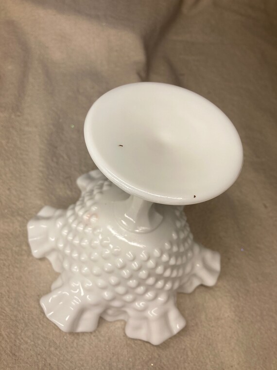 フェントン ホブネイル ホワイト ミルクガラス 花瓶：フリルエッジ