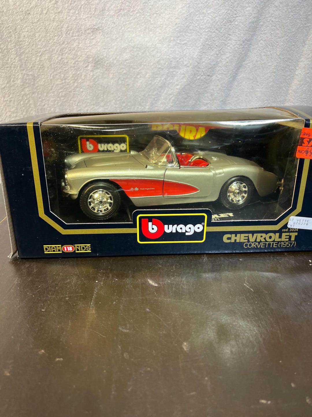Burago 1/18 scale Cod 3024 Chevrolet Corvette 1957 in
