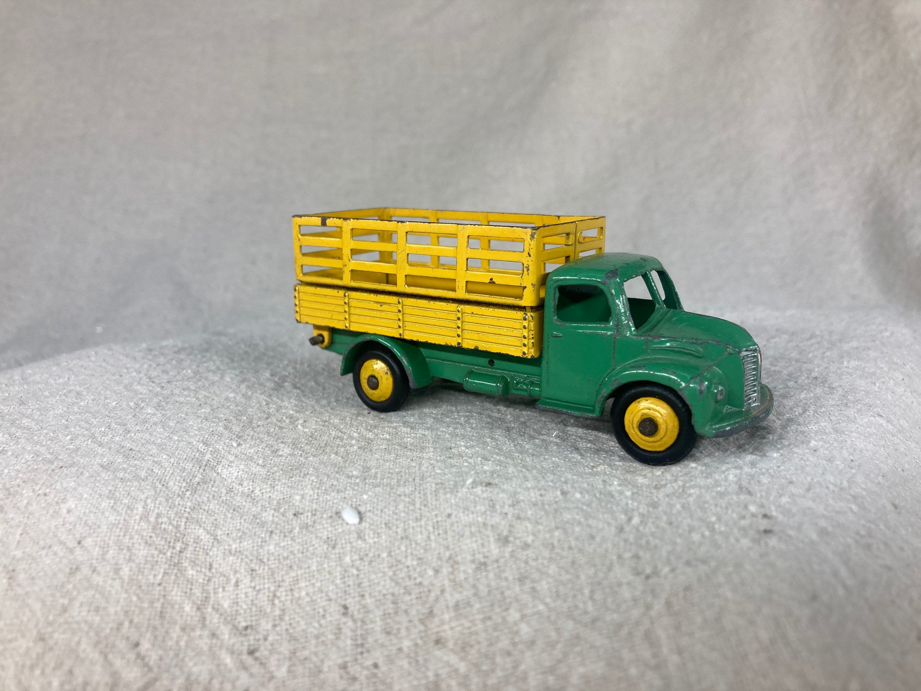 Vintage Dinky Toys Dodge Farm Produce Wagon Dinky 343 1 43 Scale