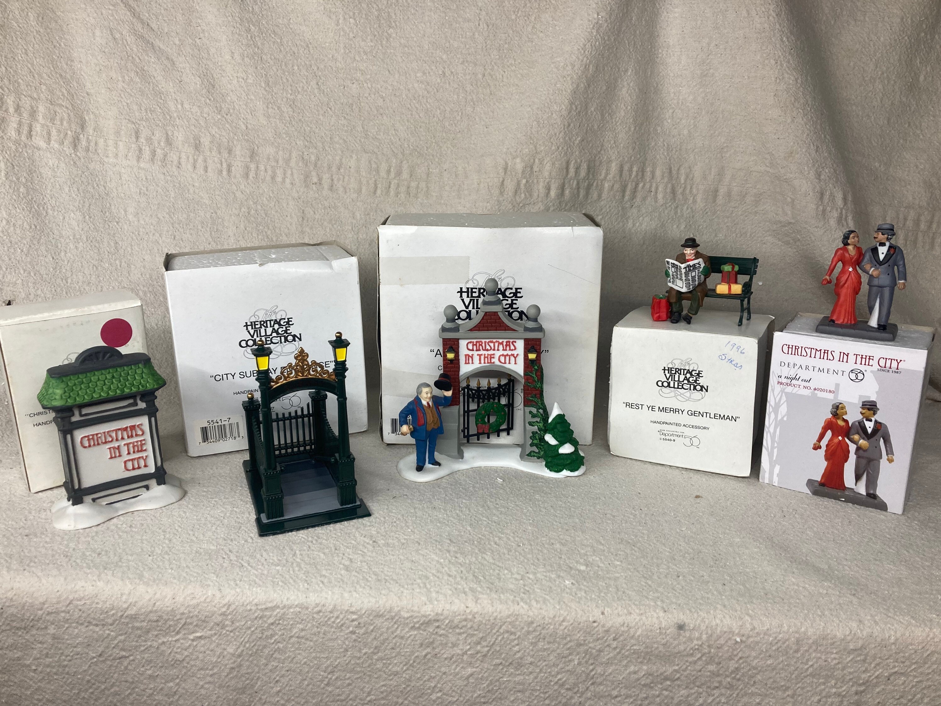 Dept 56 Christmas in The City Precinct 25 Police Station Perfect