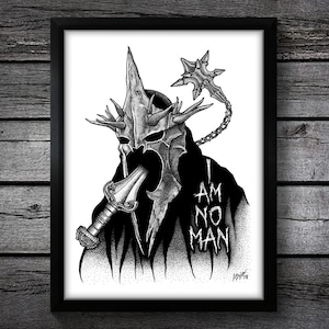 Könnte beinhalten: Schwarzweißillustration eines Charakters, der einen Helm mit einem Schwert im Mund trägt. Der Text "I AM NO MAN" steht rechts im Bild.