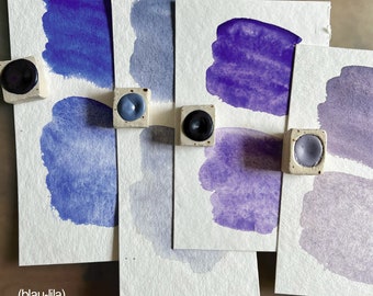 aquarelles/aquarelles végétaliennes dans des bols en céramique, tons violets minéraux