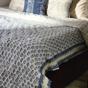 Hand Block Print Cotton Quilt: Jaipuri Reversible Queen Size Razai
