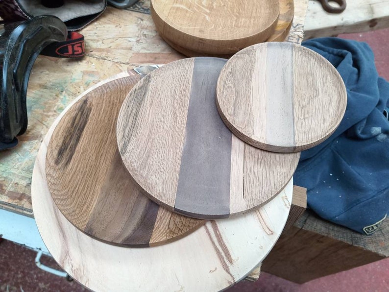 colour and shape Beautiful American walnut small platter plate bowl with some gorgeous figure
