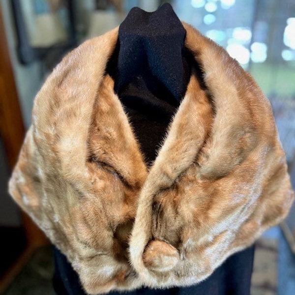 Saks Fifth Avenue Fawn-Colored Mink Stole with Button, satin lining in S/M size