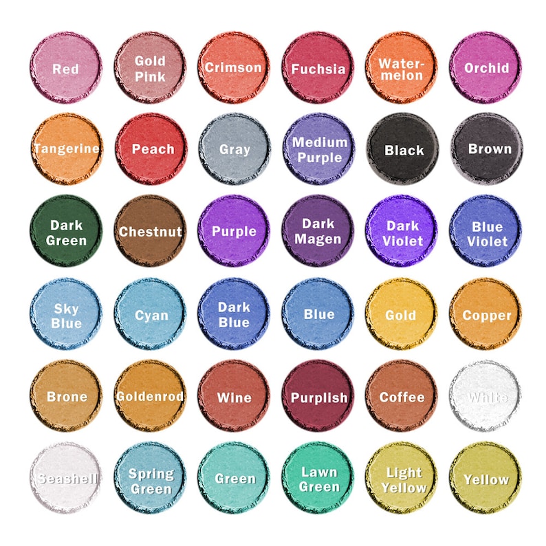Pu&ograve; includere: Una cartella colori con 36 campioni rotondi di ombretto. I colori includono rosso, oro, rosa, cremisi, fucsia, anguria, orchidea, mandarino, pesca, grigio, viola medio, nero, marrone, verde scuro, castagna, viola, magenta scuro, viola scuro, viola blu, azzurro, ciano, blu scuro, blu, oro, rame, bronzo, giallo dorato, vino, violaceo, caff&egrave;, bianco, conchiglia, verde primavera, verde, verde prato, giallo chiaro e giallo.