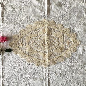 Vintage Beige Neutral Oval Butterfly Marquis Tatting Doily,Cottage Farmhouse Primitive Rustic Shabby Chic Decor,Gift under 30