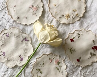 SET OF 5 Colorful Off White Floral Round Embroidered Doilies,Cottage Farmhouse Rustic Shabby Chic Decor,Gift under 30