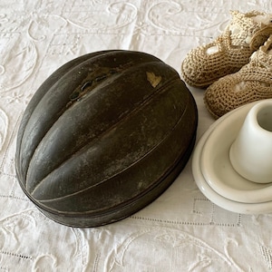 Antique Metal Oval Ribbed English Bread Pudding Jello Mold,Simple Rustic Primitive Cottage Farmhouse Decor,Gift under 30
