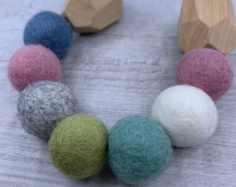 Chunky felt ball necklace - Tranquility