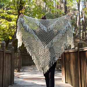 Häkeln handgemachte übergroße Wolle Dreieck Frau Schal mit Fransen, Elegante Grün Metallic Wrap, häkeln und stricken Winter-Accessoire