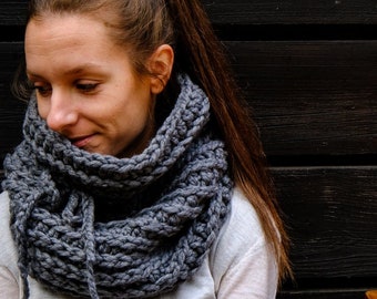 Crochet gris Chunky fait à la main Cowl, cache-cou unisexe, accessoire d’hiver à la mode au Crochet et tricot, cadeau pour elle et pour lui