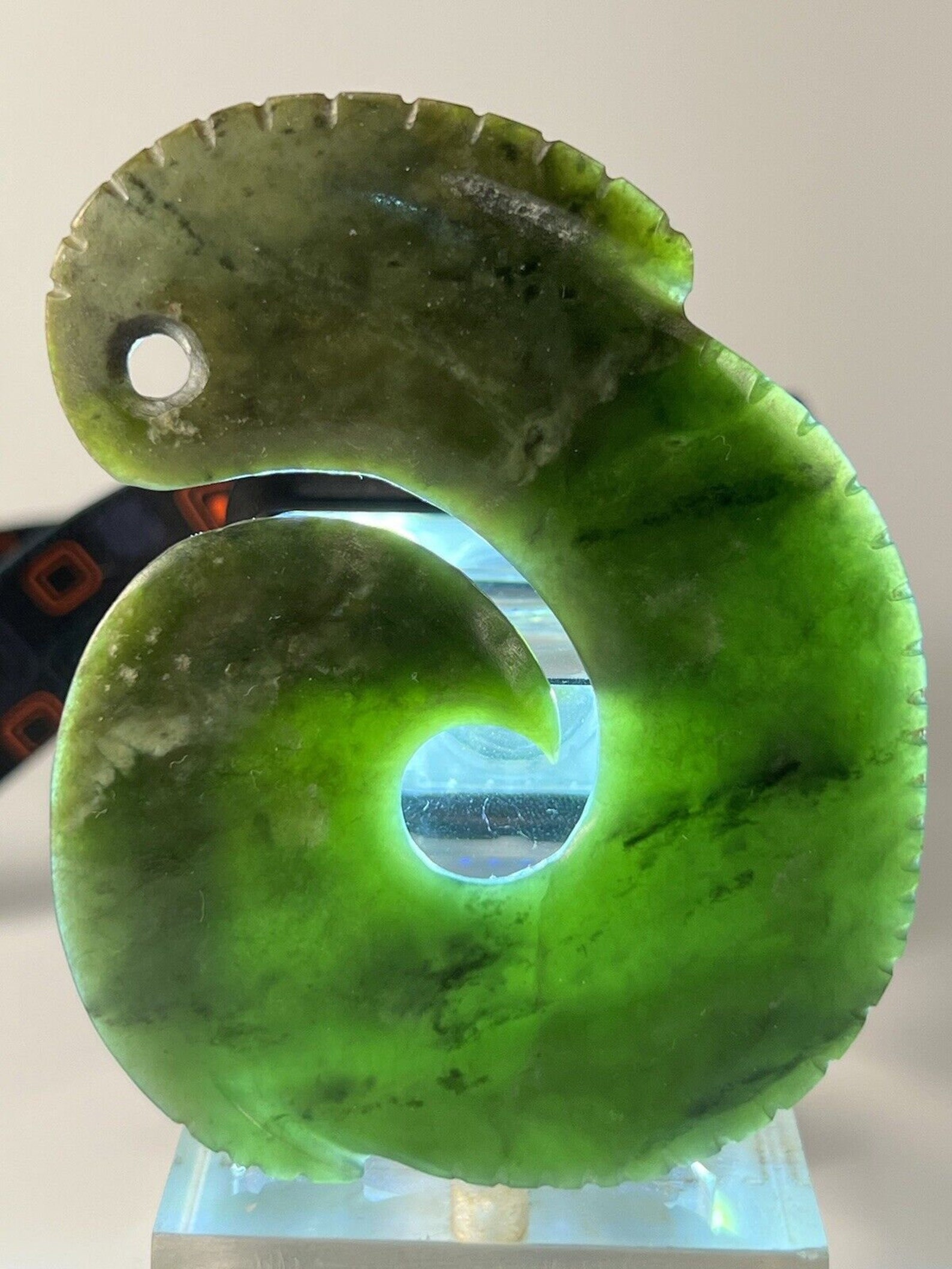Siber + Siber - Steinschmuck - Jadeschmuck - Nephrit-Jade, Anhänger, Koru Spirale, 2.9 cm Siber + Siber - Steinschmuck - Jadeschmuck - Nephrit-Jade, Anhänger, Koru Spirale, 2.9 cm