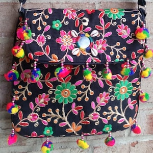 Cartera de mano plegable estilo banjara con bordado floral étnico hecho a mano (multicolor)