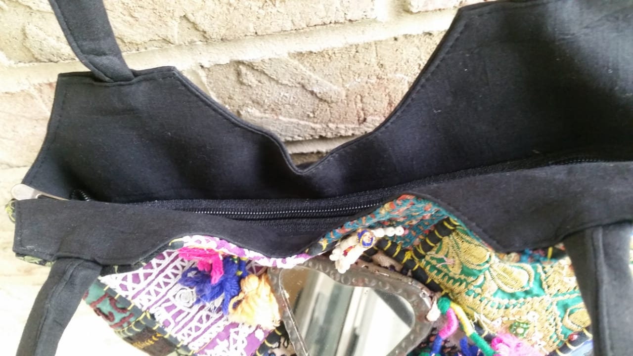 Borsa A Tracolla Indiana Grande Ricamata - Patchwork Con Perline, Nappa E Charm, Boho - Foto 3